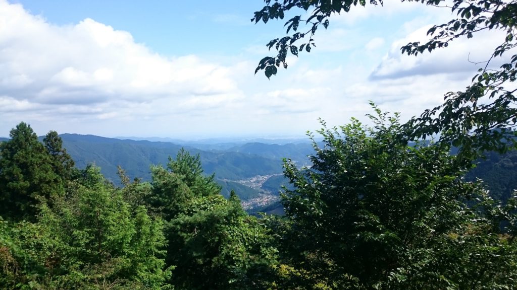 御岳山の山頂への道中