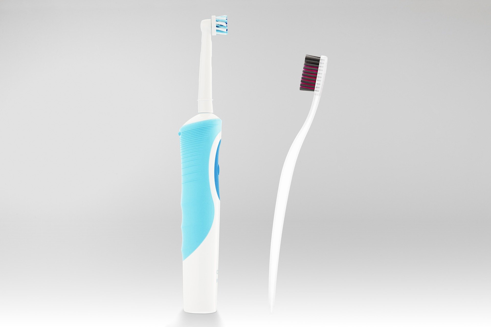 電動歯ブラシと、普通の歯ブラシ